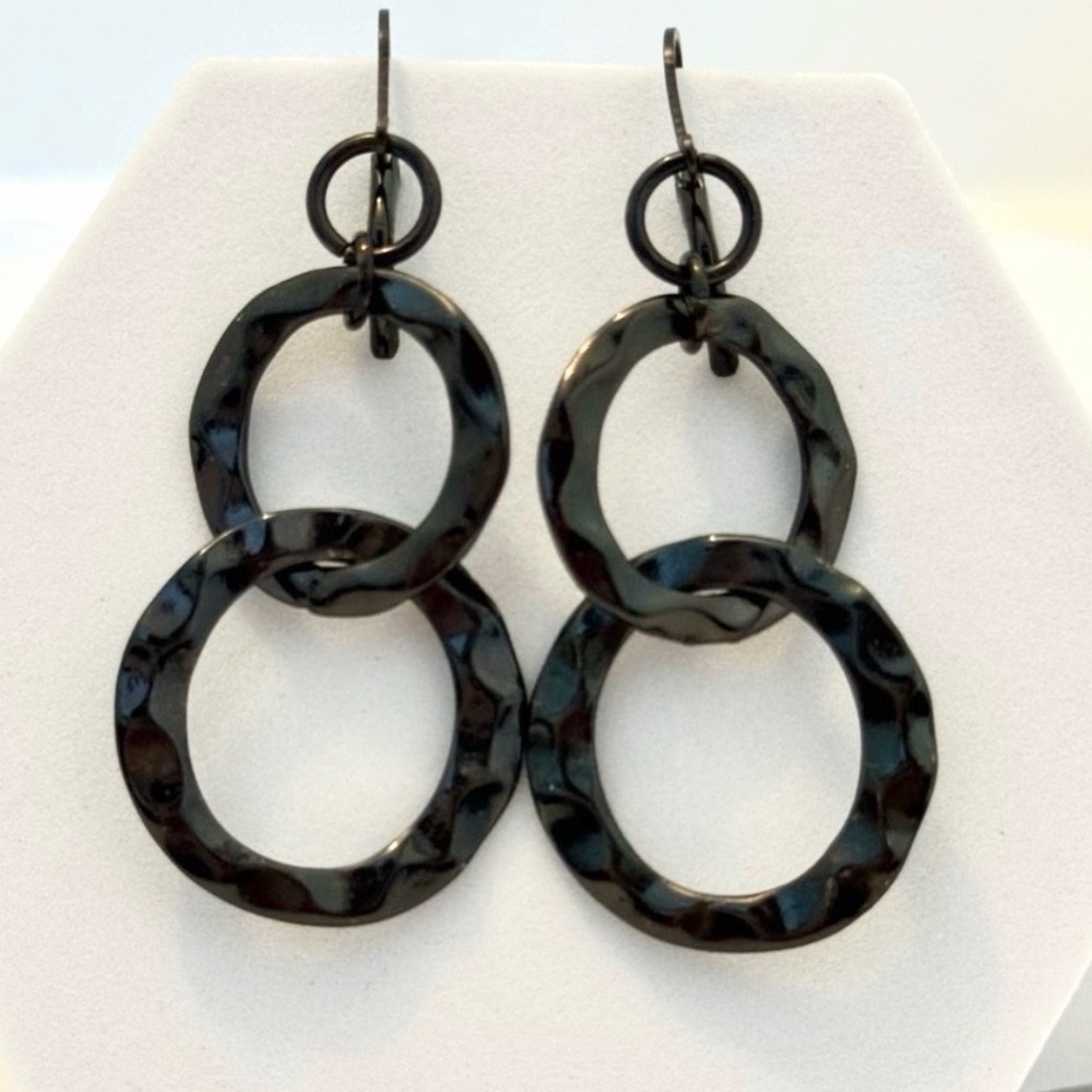 SALE ✨Black shiny triple hoop earrings